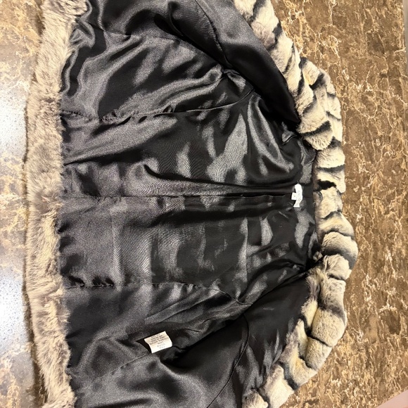 Ladies Fur jacket by Cache - Picture 2 of 3